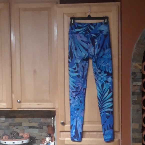 Gymshark Multicolor Tropical Floral Print Leggings - Picture 2 of 3